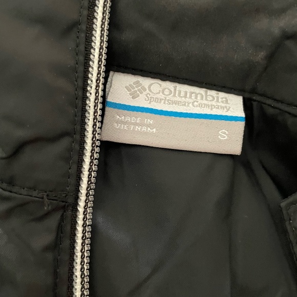 Columbia jacket with hide away hood - Picture 4 of 4
